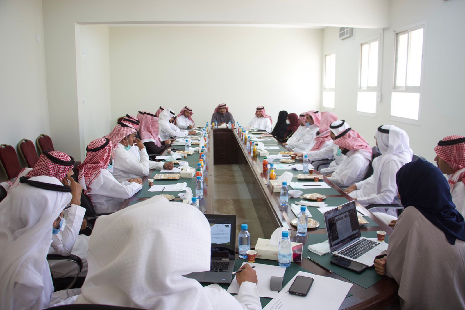 اللجنة الاستشارية بجامعة بيشة تناقش إعداد القبول بالتخصصات الجامعية للعام الجديد 1444 هـ